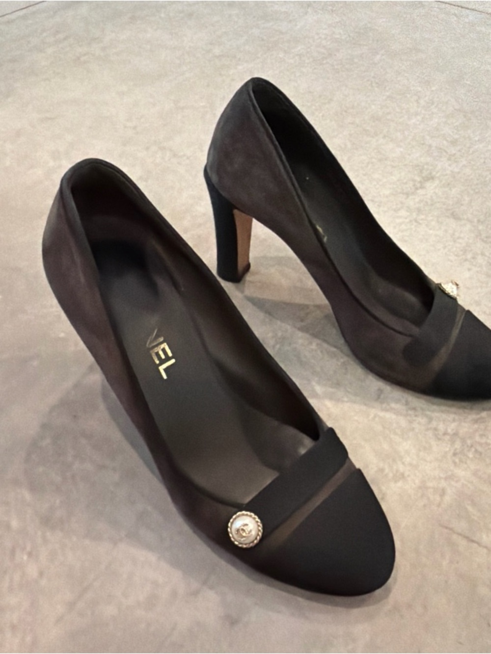 CHANEL COCO Mark Pumps Shoes 36 US 6 Gray Suede Black Ribbon Heels - Picture 4 of 13
